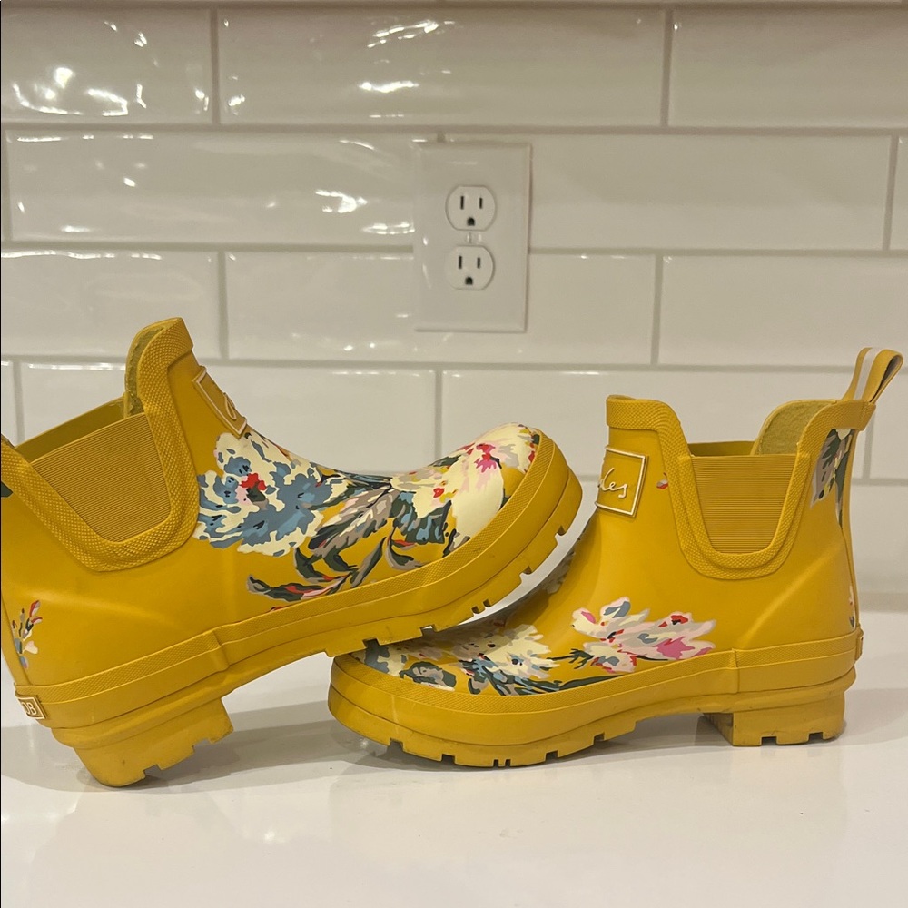 Joules Yellow Floral Ankle Rain Boots - Picture 7 of 8